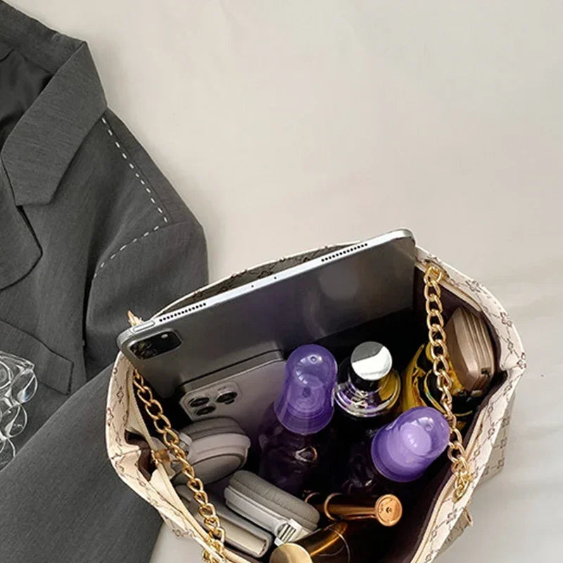 Printed Large Capacity Fashion Shopping Bag with Pendant
