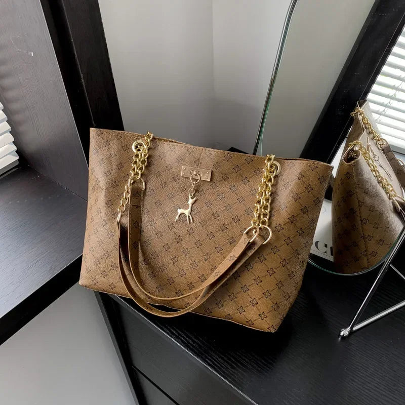 Printed Large Capacity Fashion Shopping Bag with Pendant